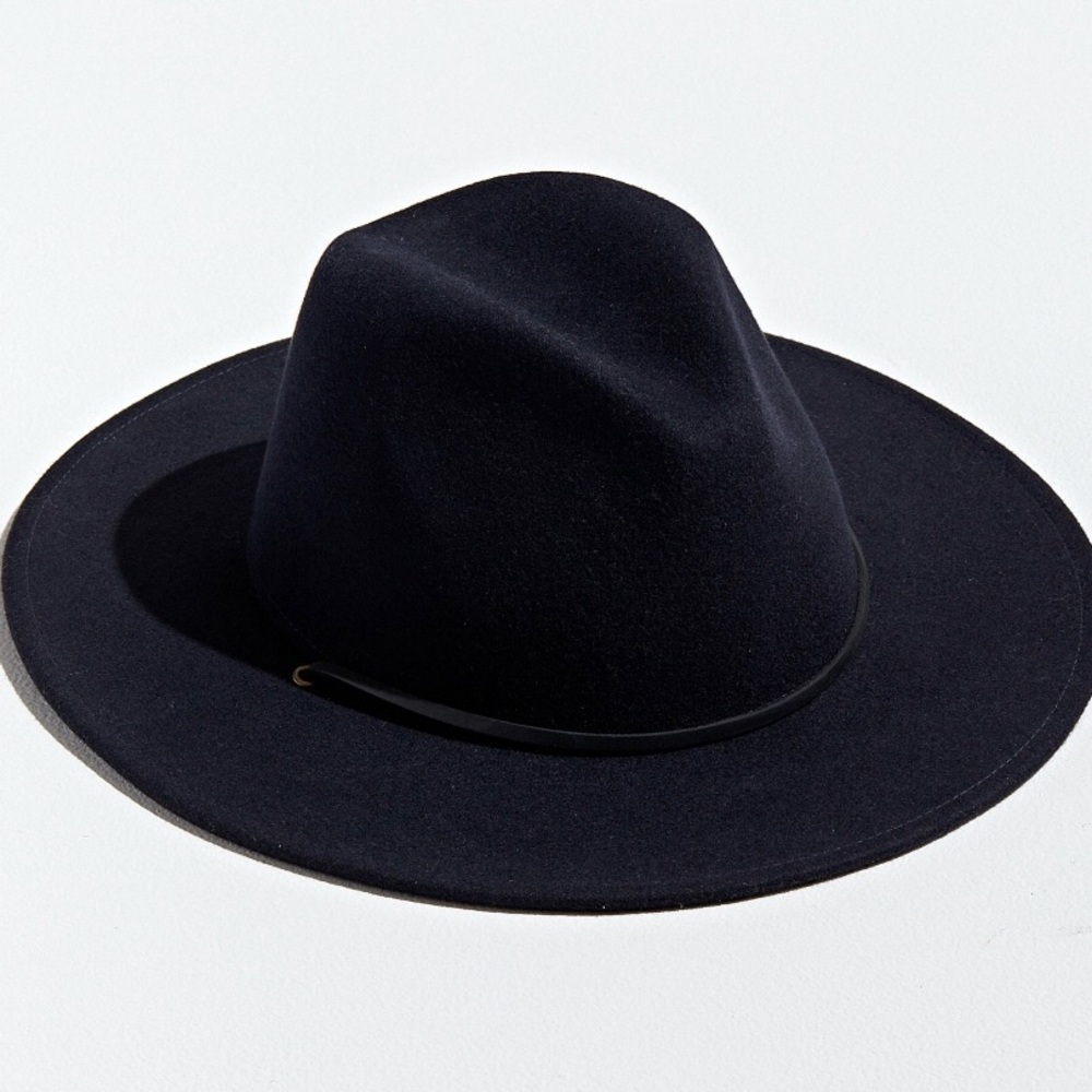NWT UO wide brim desert hat in black